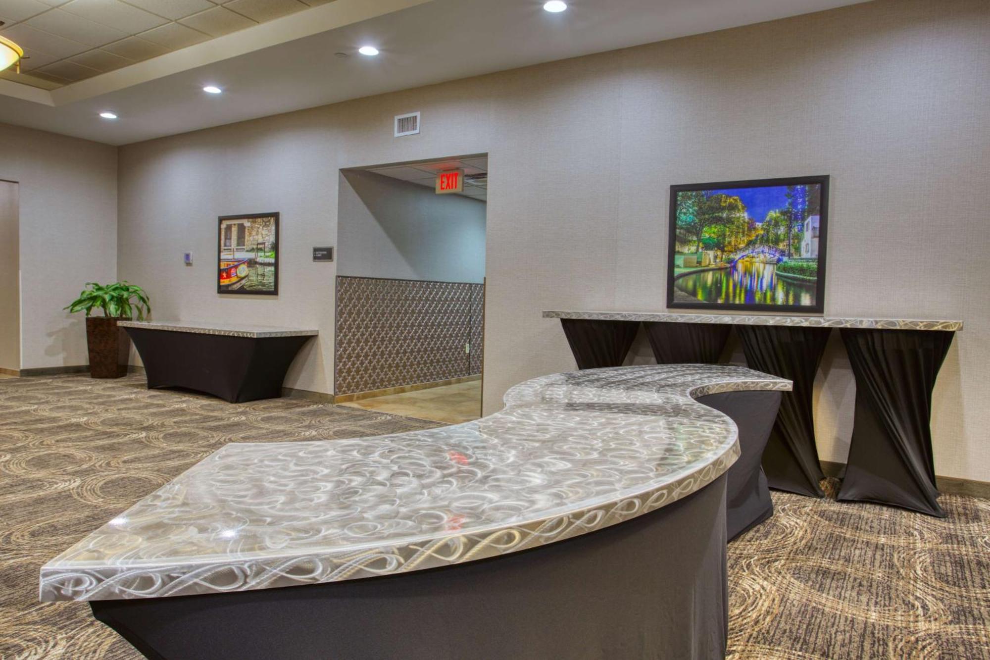 Drury Inn&suites Near La Cantera Hotel