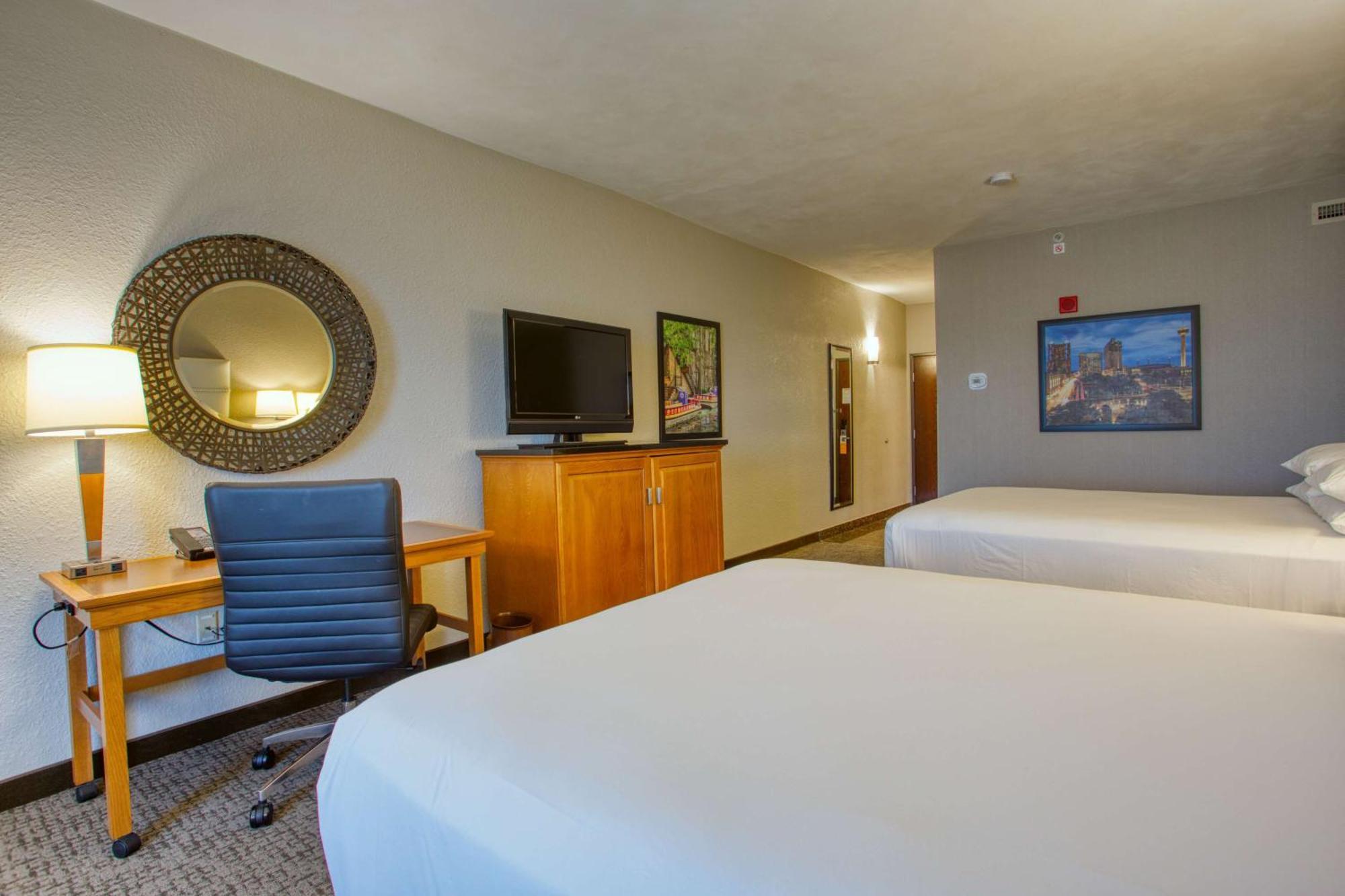 Drury Inn&suites Near La Cantera